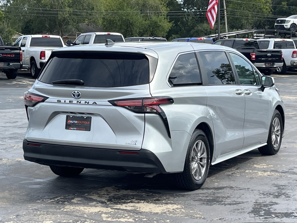 2022 Toyota Sienna Image 10
