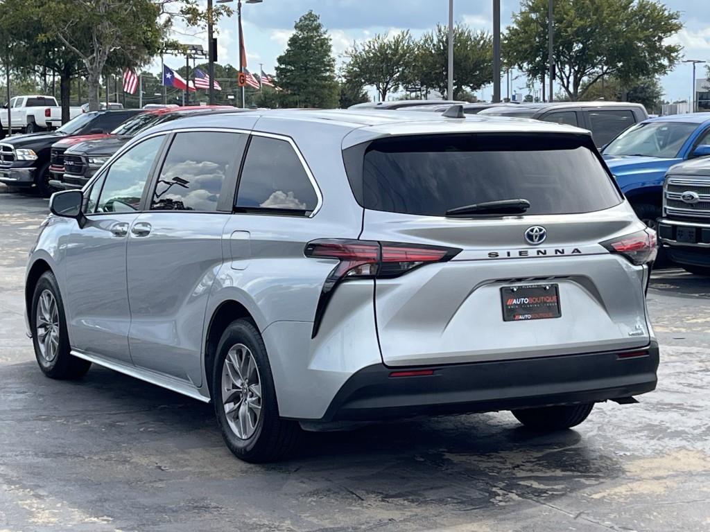 2022 Toyota Sienna Image 11