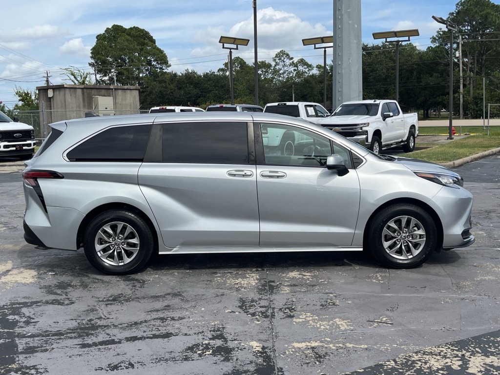 2022 Toyota Sienna Image 12