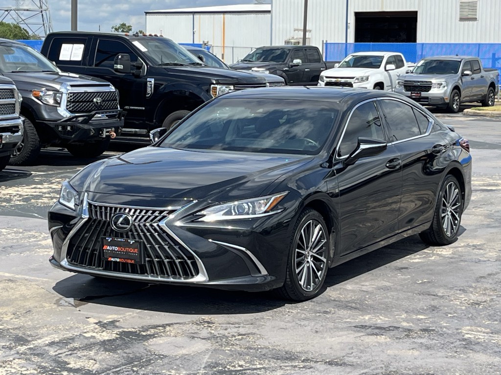 2023 Lexus ES Image 3