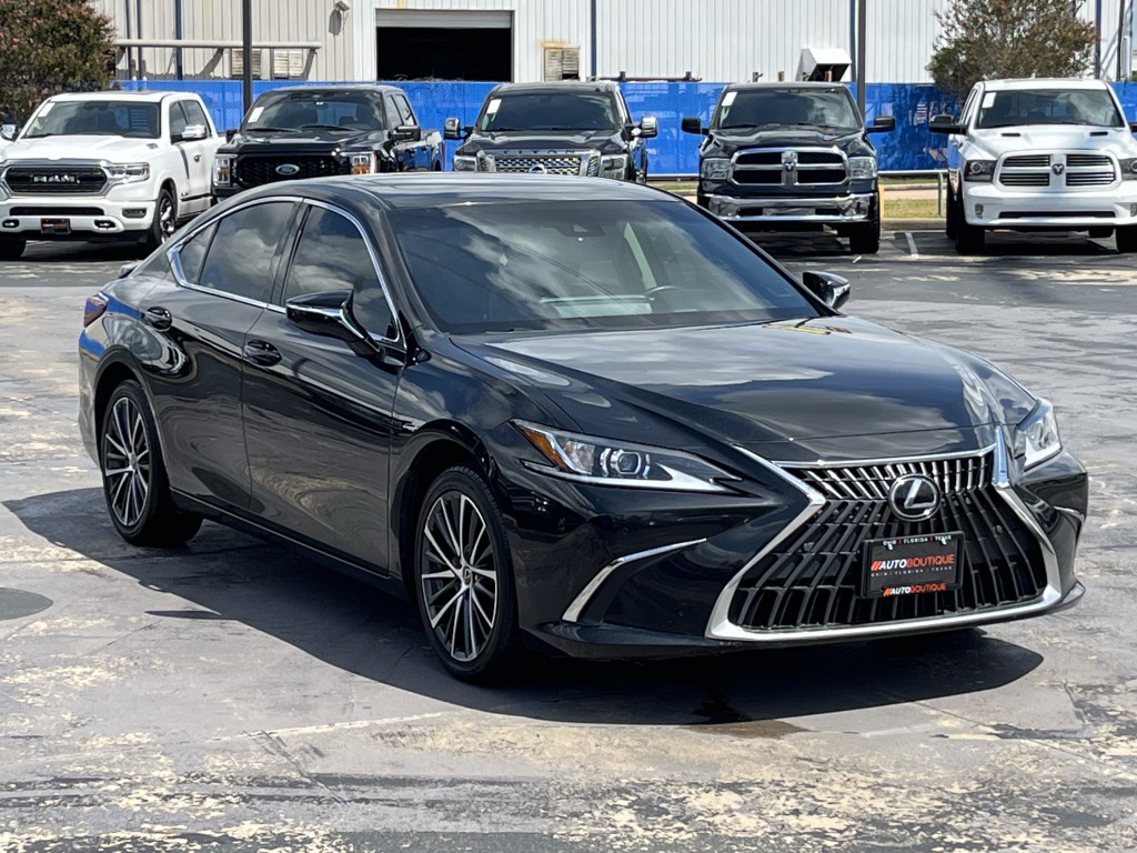 2023 Lexus ES Image 5