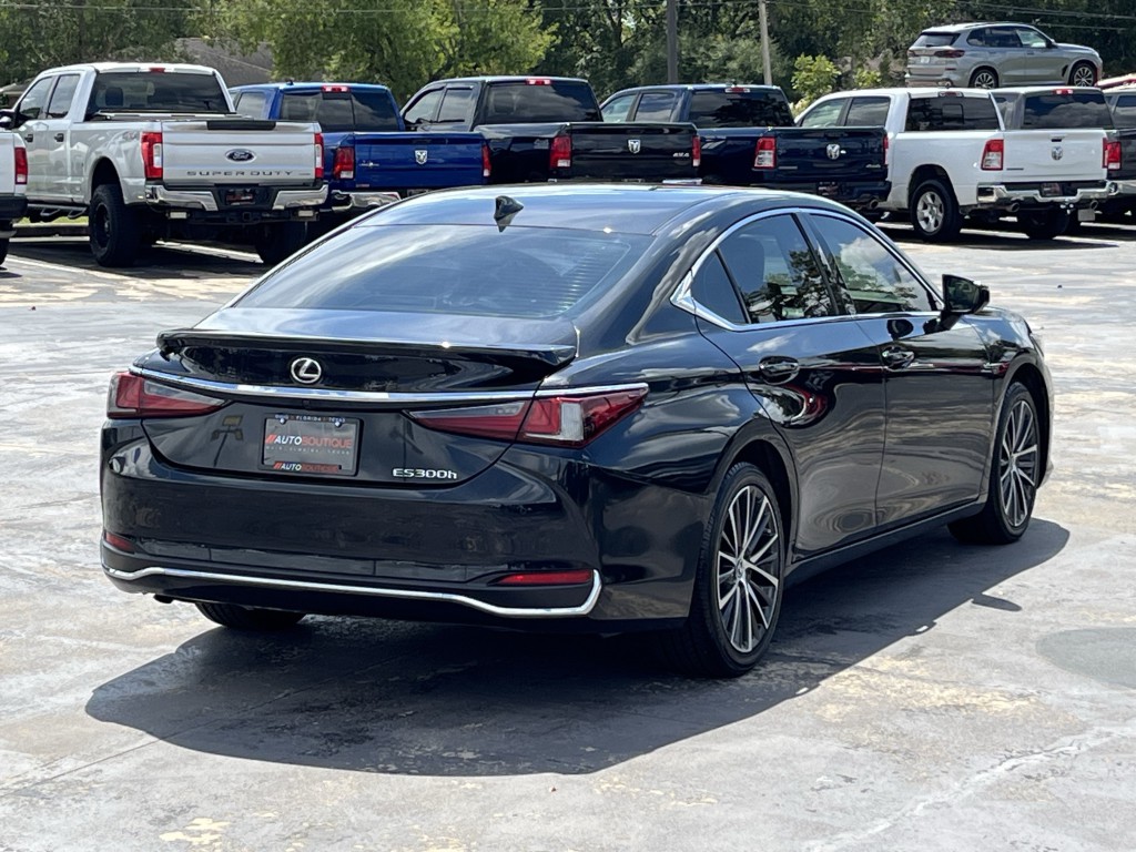 2023 Lexus ES Image 11