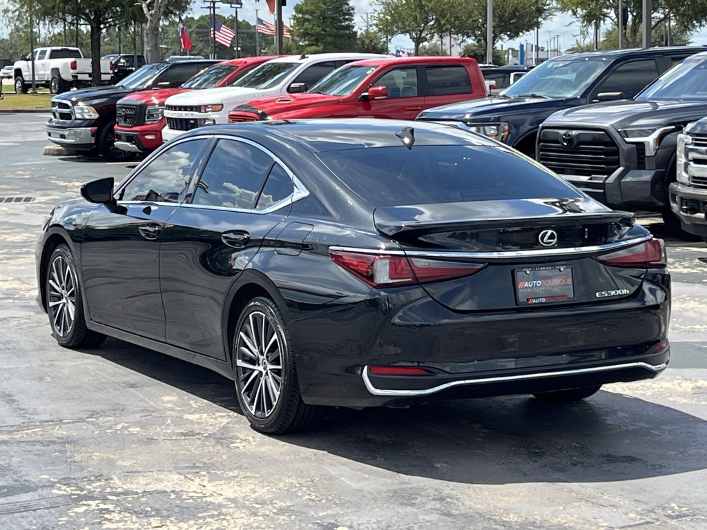 2023 Lexus ES Image 12