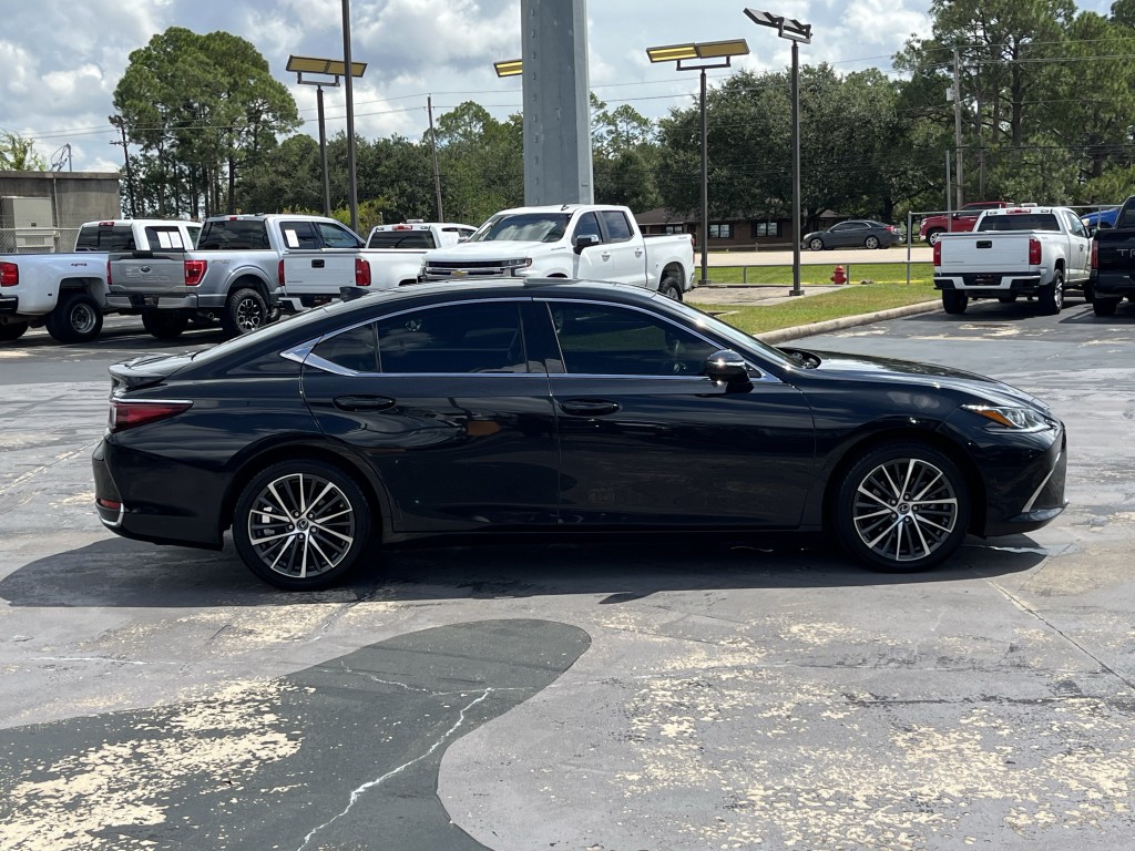 2023 Lexus ES Image 13