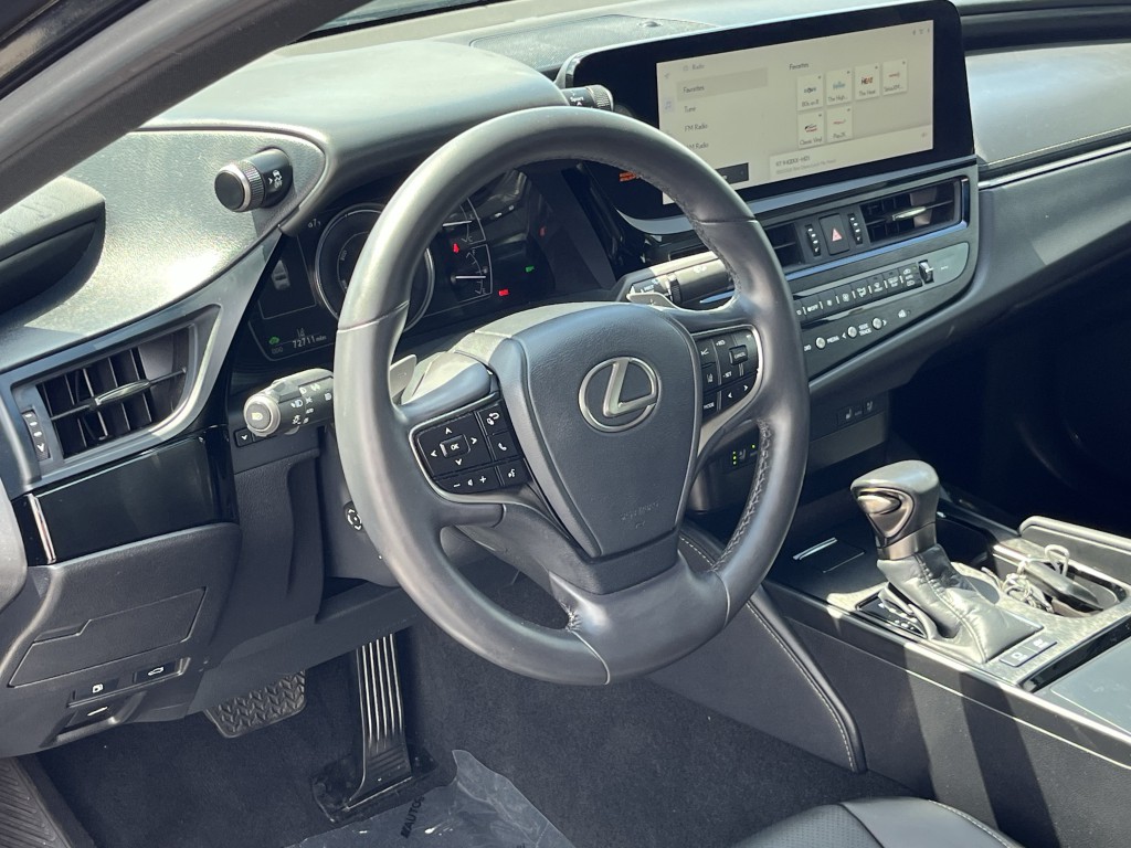 2023 Lexus ES Image 15