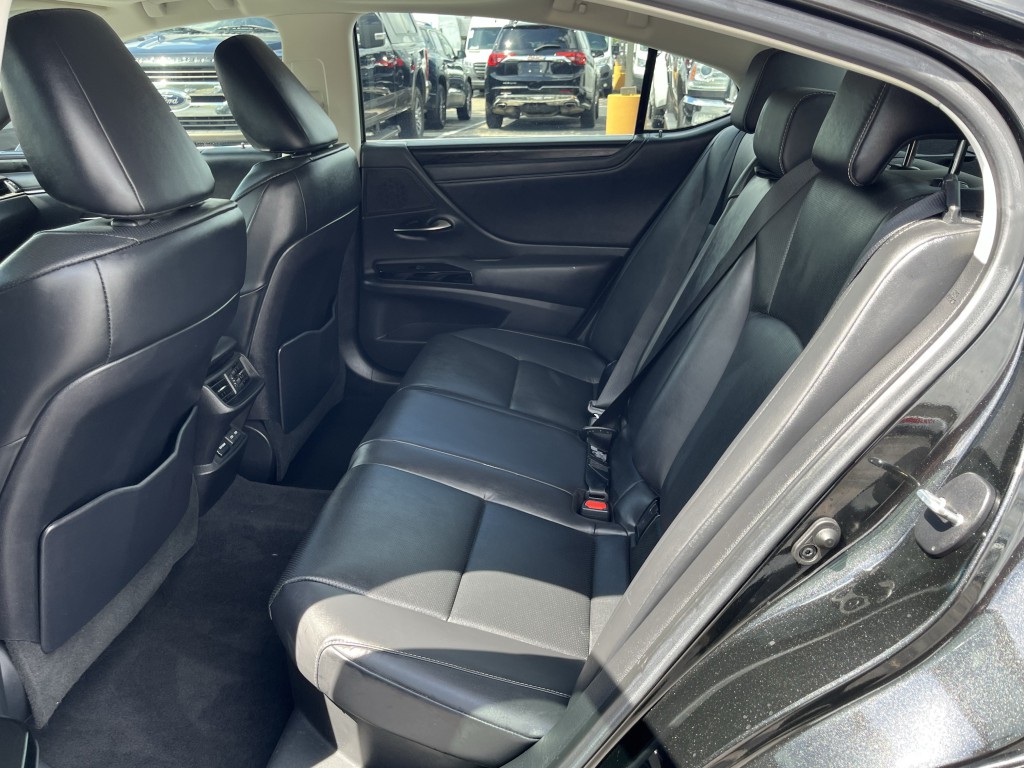 2023 Lexus ES Image 29