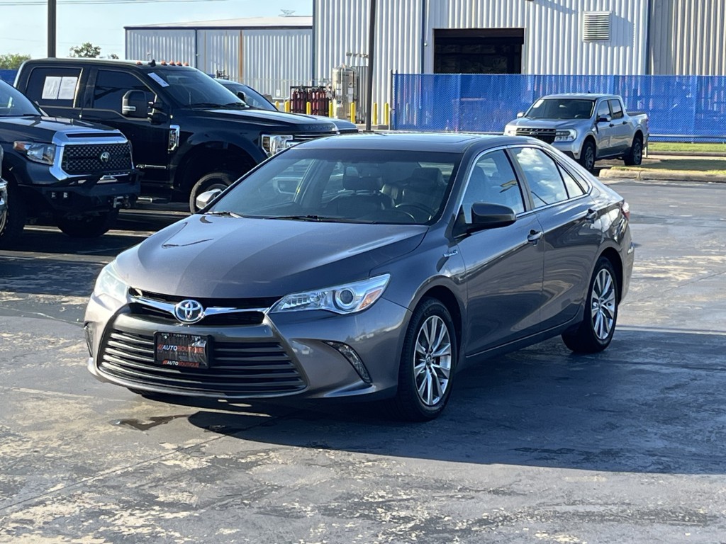 2017 Toyota Camry Image 3