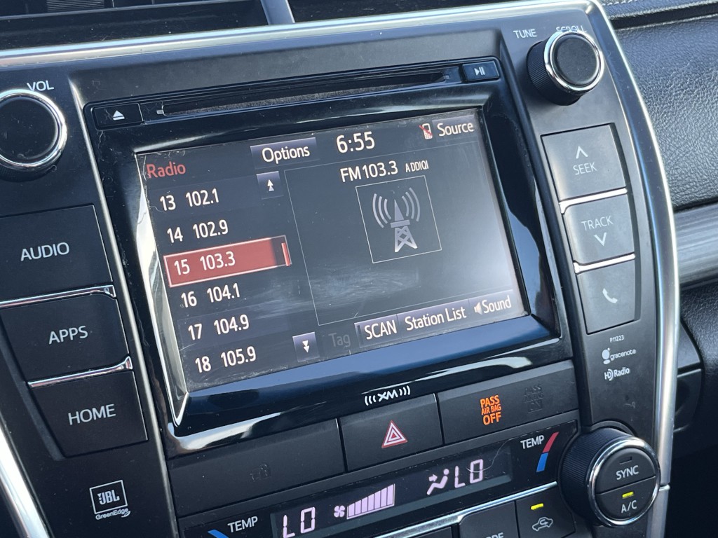2017 Toyota Camry Image 8