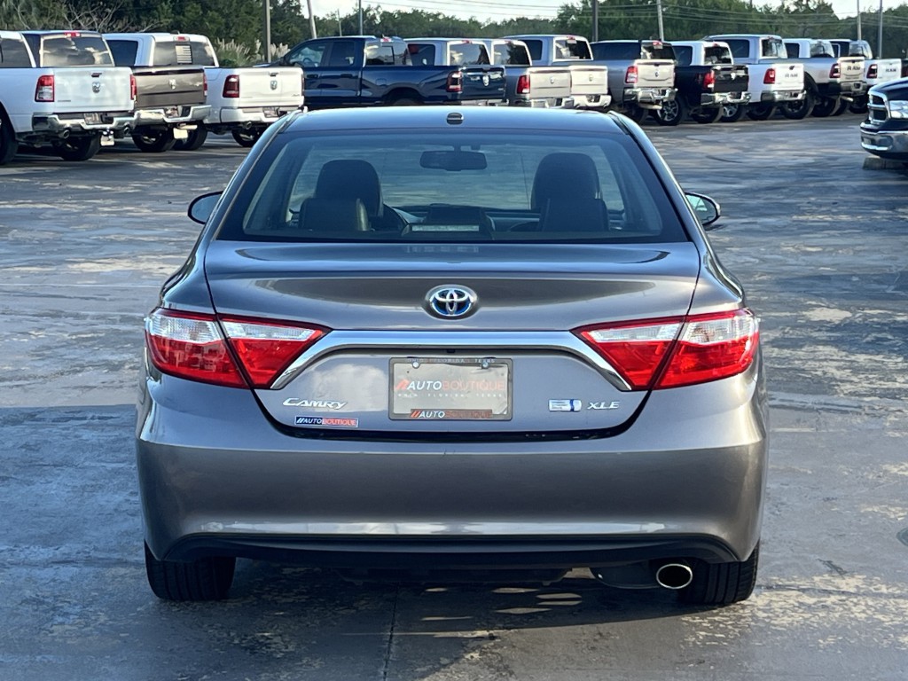 2017 Toyota Camry Image 10