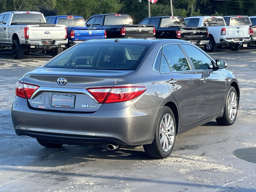 2017 Toyota Camry Image 11
