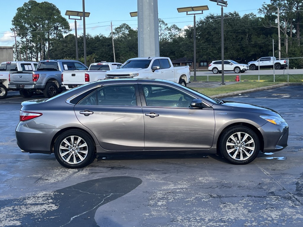2017 Toyota Camry Image 13
