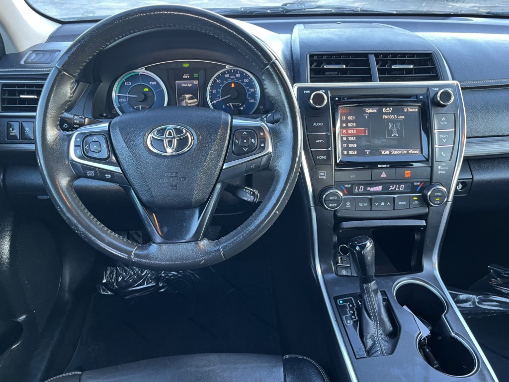 2017 Toyota Camry Image 17