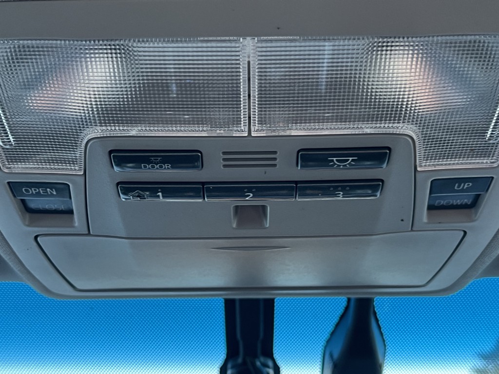 2017 Toyota Camry Image 23