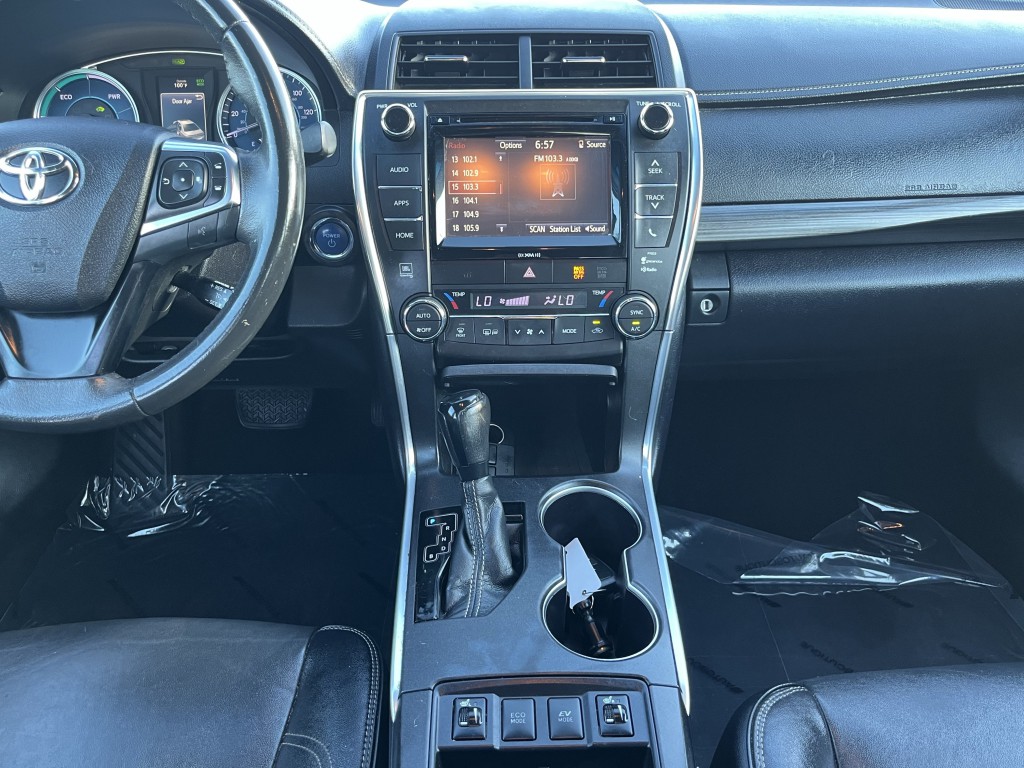 2017 Toyota Camry Image 24
