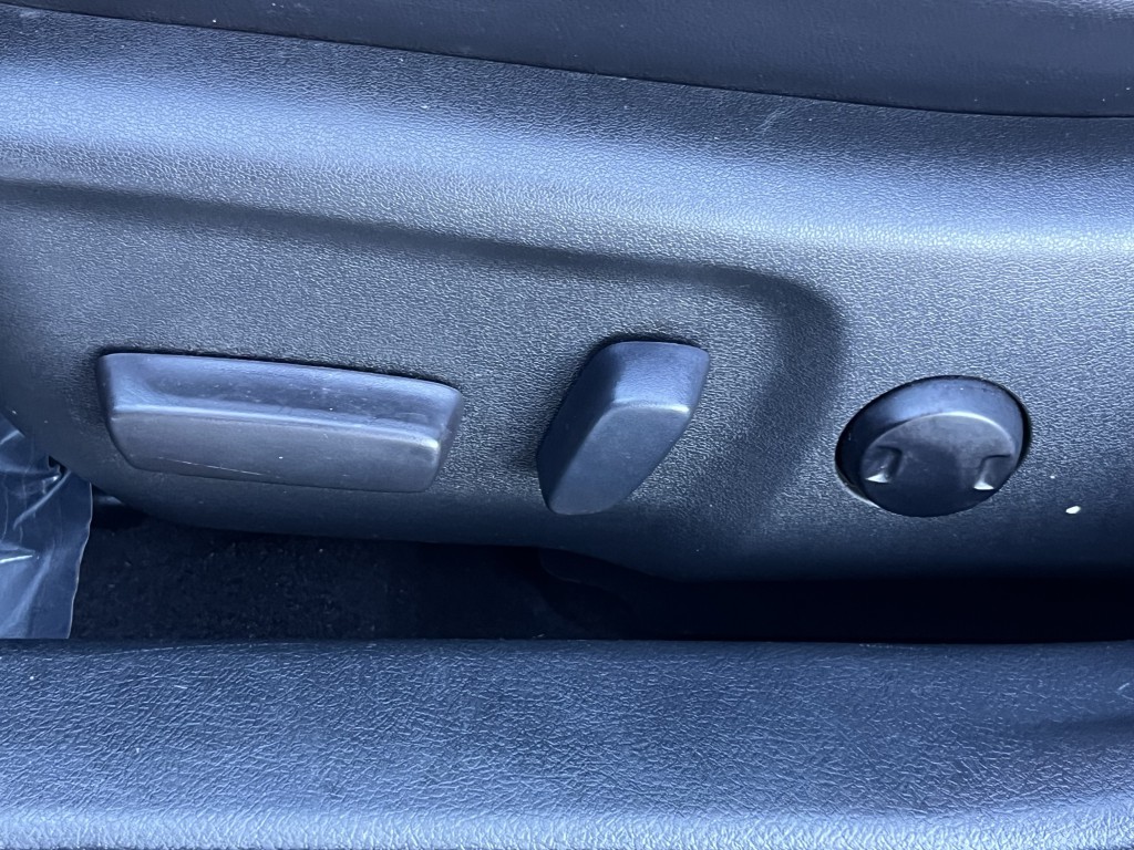 2017 Toyota Camry Image 26