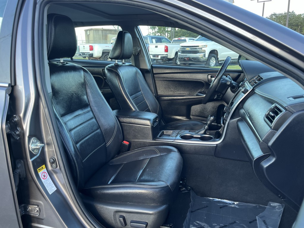 2017 Toyota Camry Image 28