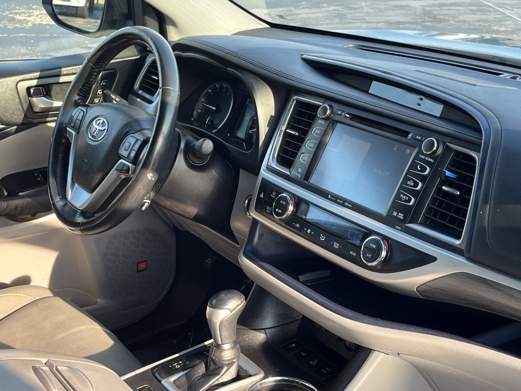 2019 Toyota Highlander Image 16