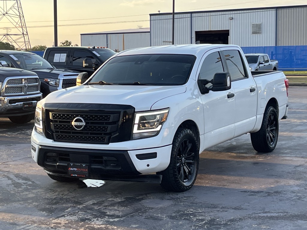 2023 Nissan Titan Image 3