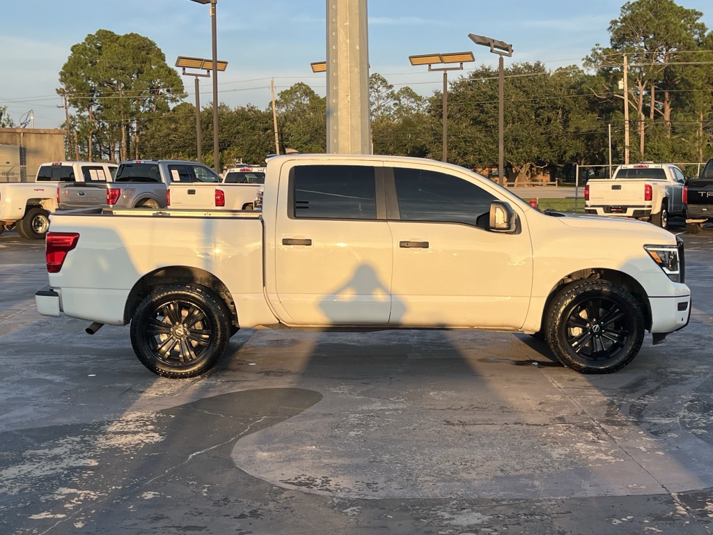 2023 Nissan Titan Image 12