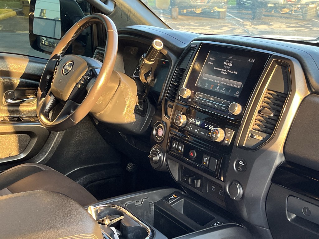 2023 Nissan Titan Image 15