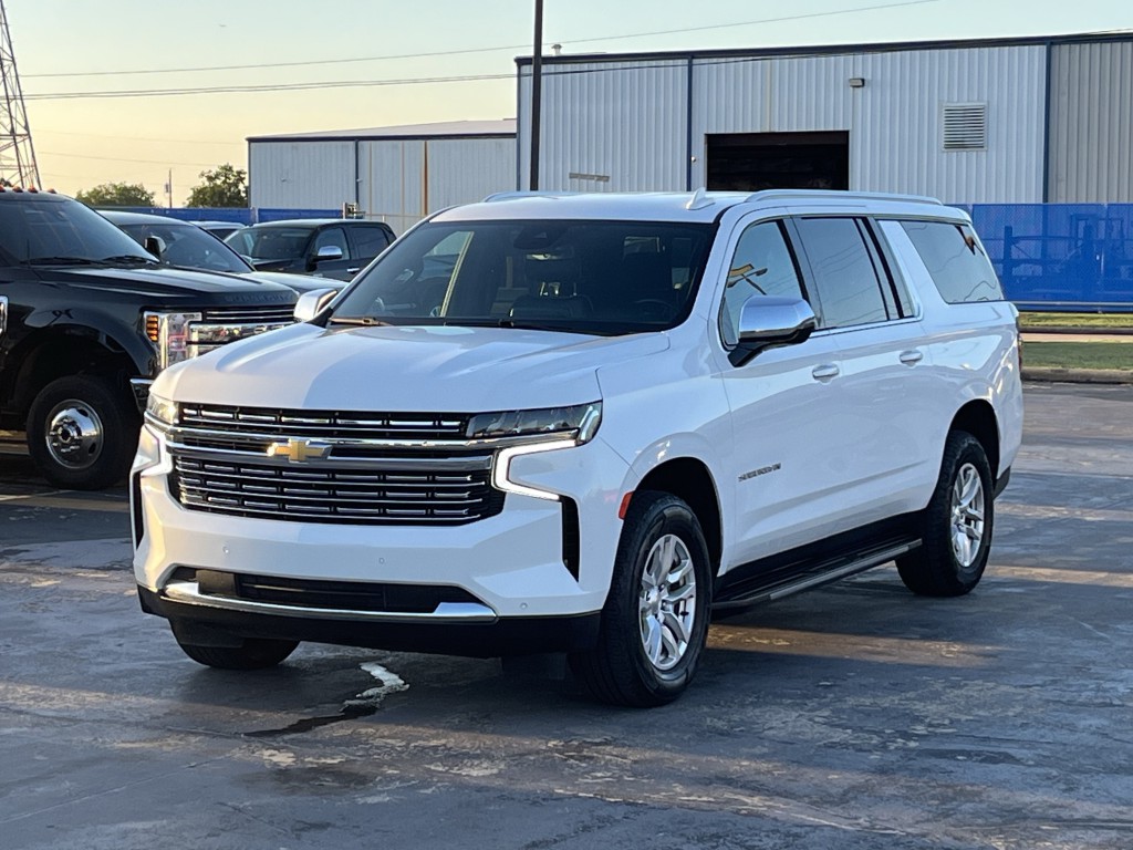 2023 Chevrolet Suburban Image 3