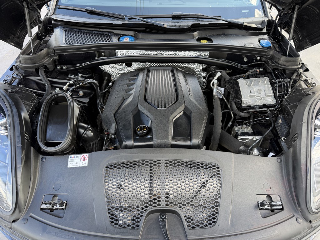 2024 Porsche Macan Image 8