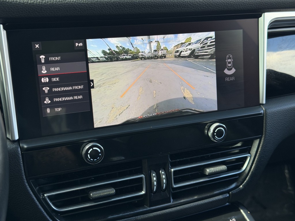 2024 Porsche Macan Image 15