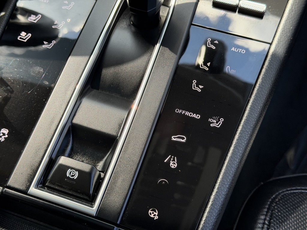 2024 Porsche Macan Image 16