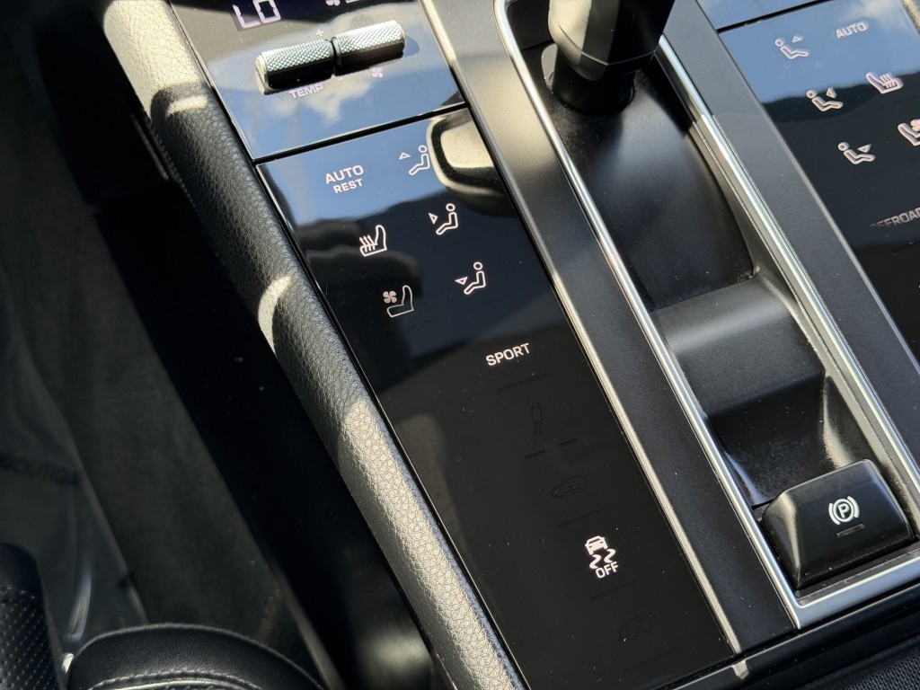 2024 Porsche Macan Image 17