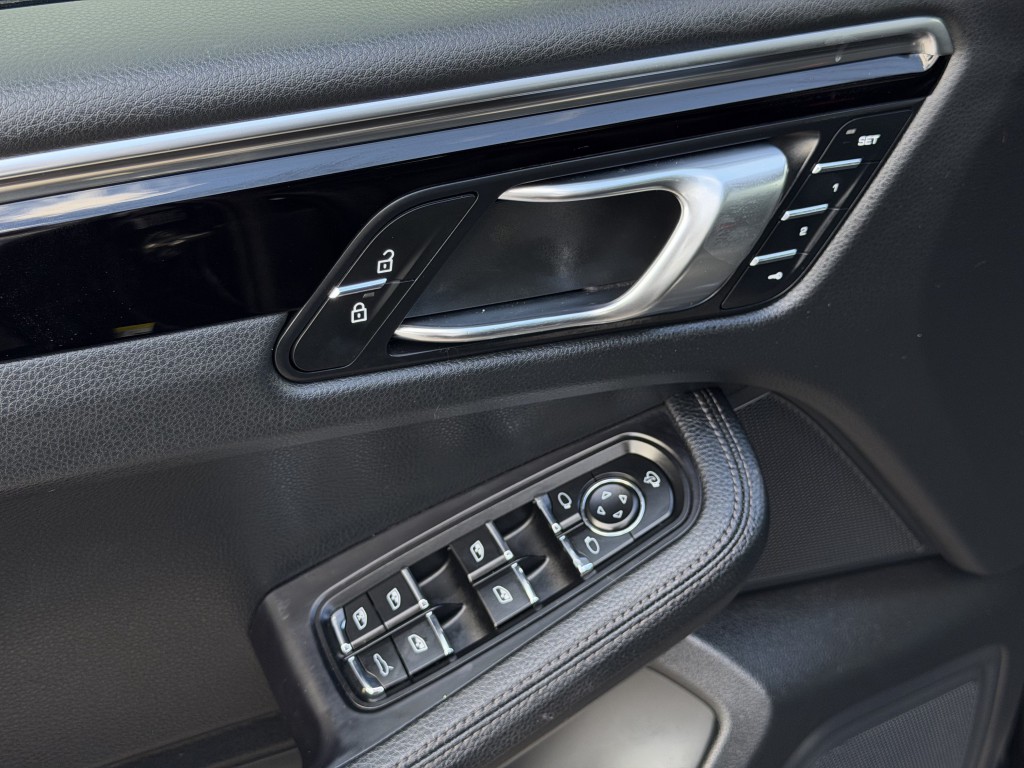 2024 Porsche Macan Image 18