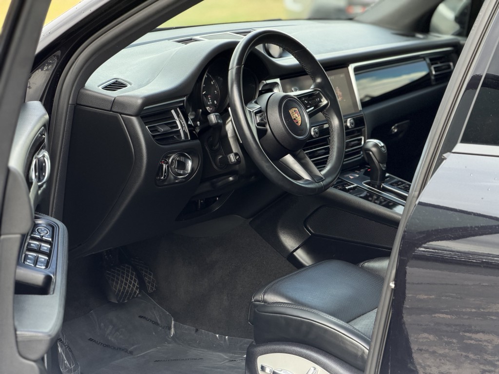 2024 Porsche Macan Image 25