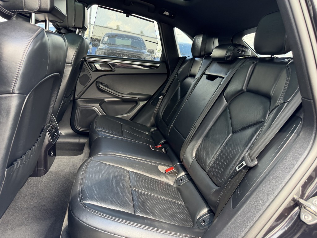 2024 Porsche Macan Image 33