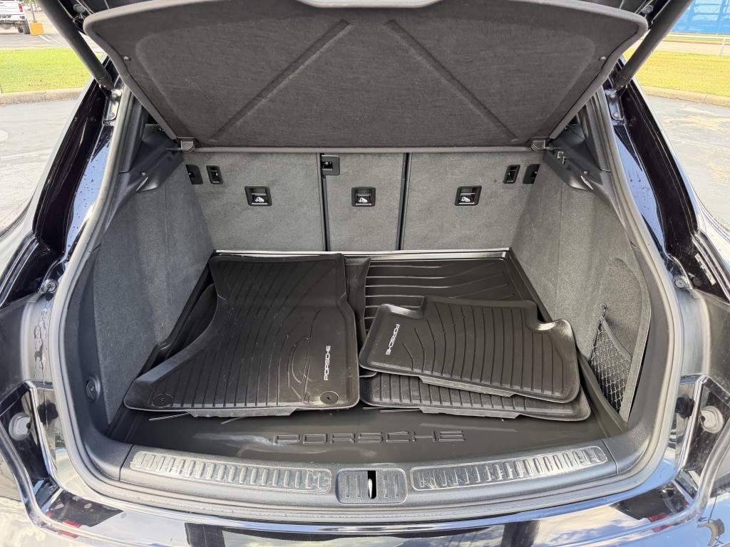 2024 Porsche Macan Image 36