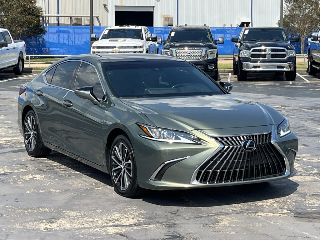 2025 Lexus ES Image 5