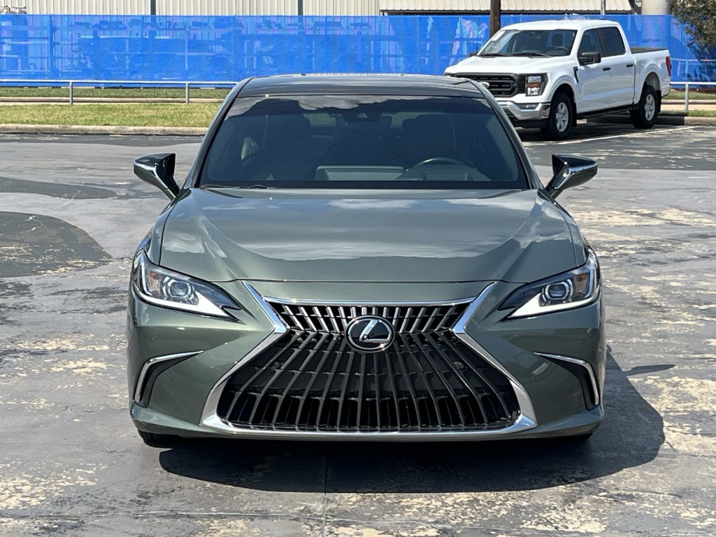 2025 Lexus ES Image 6