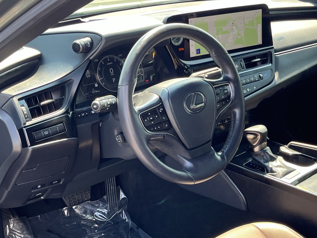 2025 Lexus ES Image 16