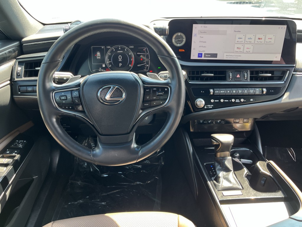 2025 Lexus ES Image 18