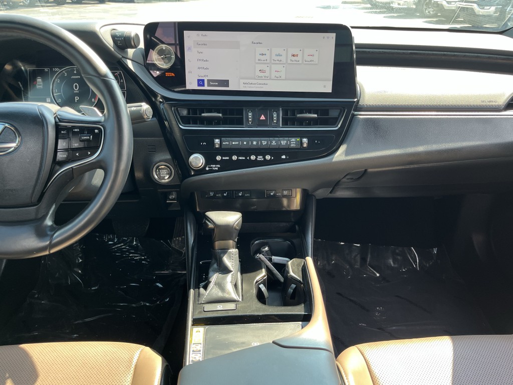 2025 Lexus ES Image 25