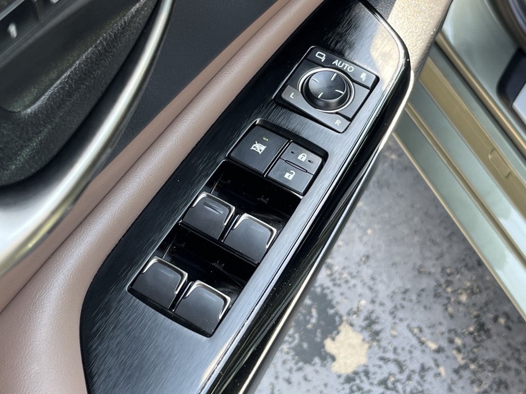 2025 Lexus ES Image 26