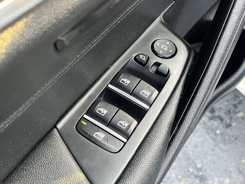 2019 BMW 5 Series Image 25
