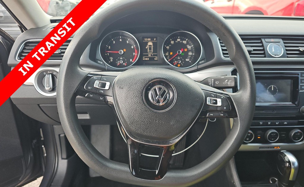 2017 Volkswagen Passat Image 8