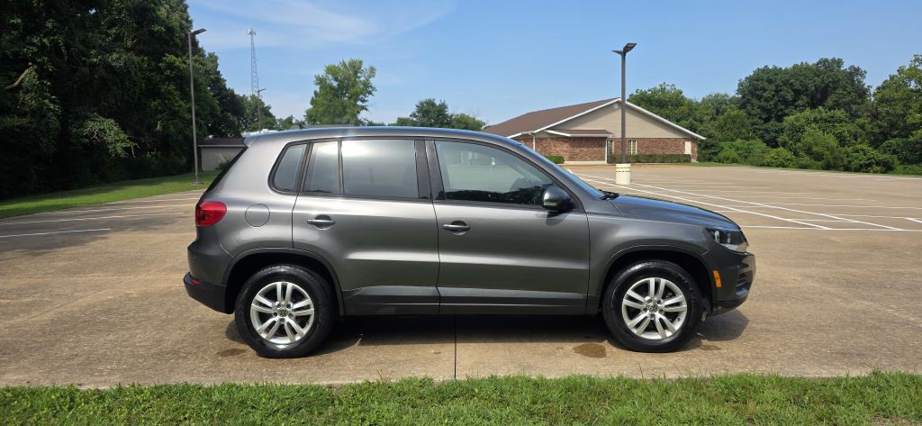 2012 Volkswagen Tiguan Image 2