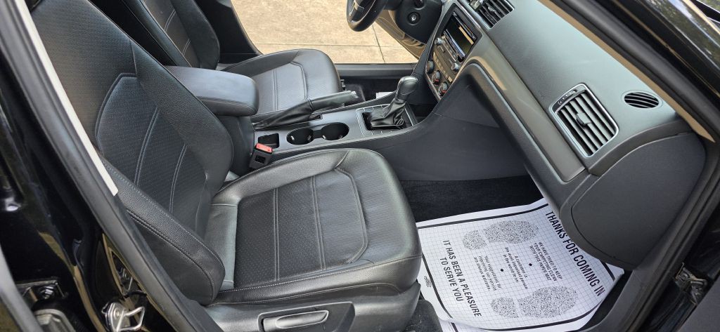 2014 Volkswagen Passat Image 17