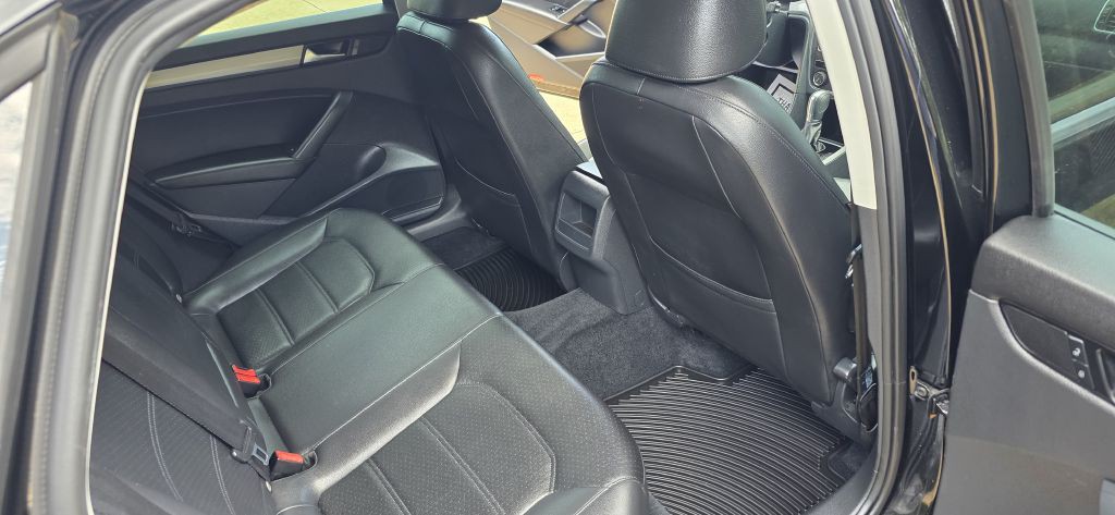 2014 Volkswagen Passat Image 18