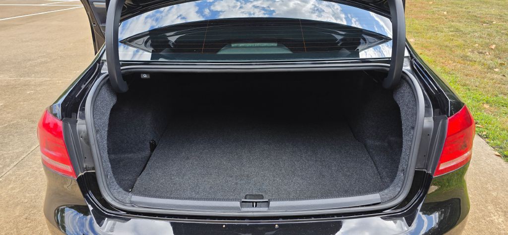 2014 Volkswagen Passat Image 20
