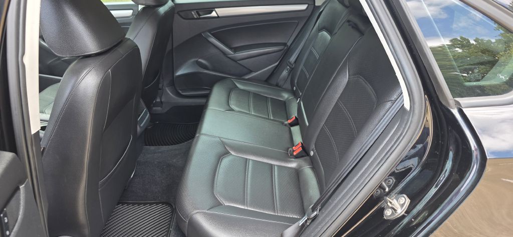 2014 Volkswagen Passat Image 23