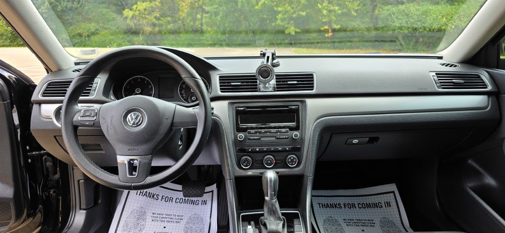 2014 Volkswagen Passat Image 24