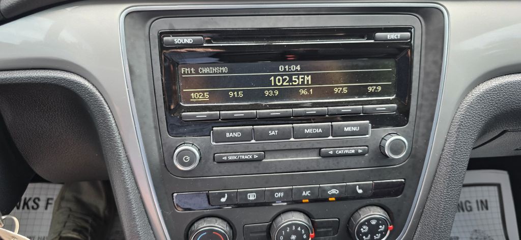 2014 Volkswagen Passat Image 30