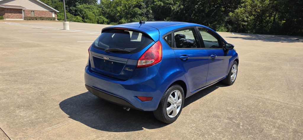 2011 Ford Fiesta Image 10