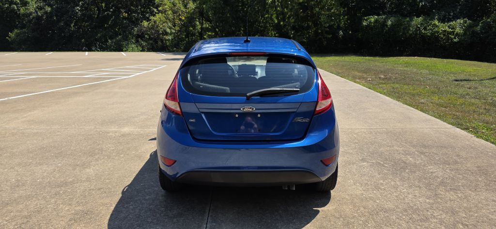 2011 Ford Fiesta Image 12